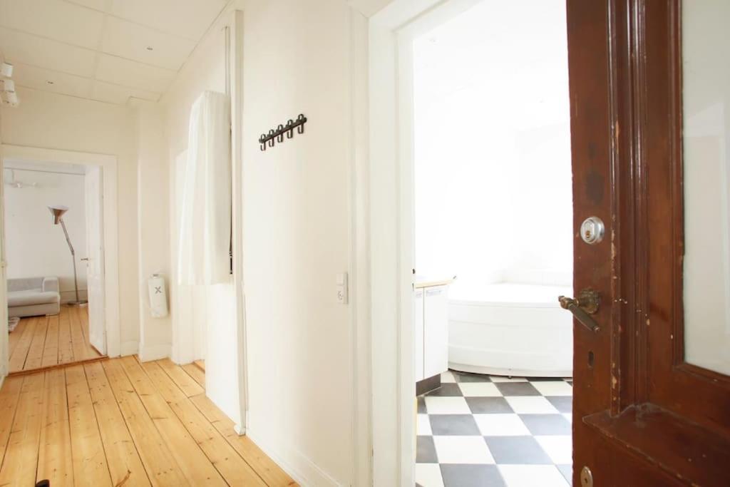 Large & Bright 3Br Apartment W Whirlpool Near Metro København Eksteriør bilde