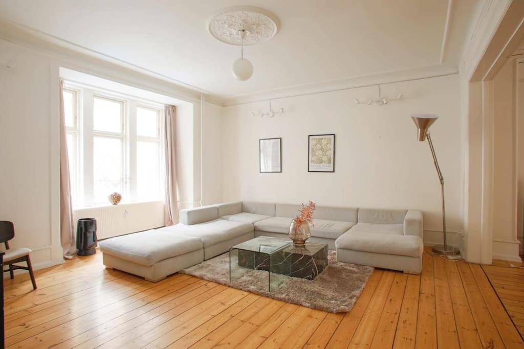 Large & Bright 3Br Apartment W Whirlpool Near Metro København Eksteriør bilde