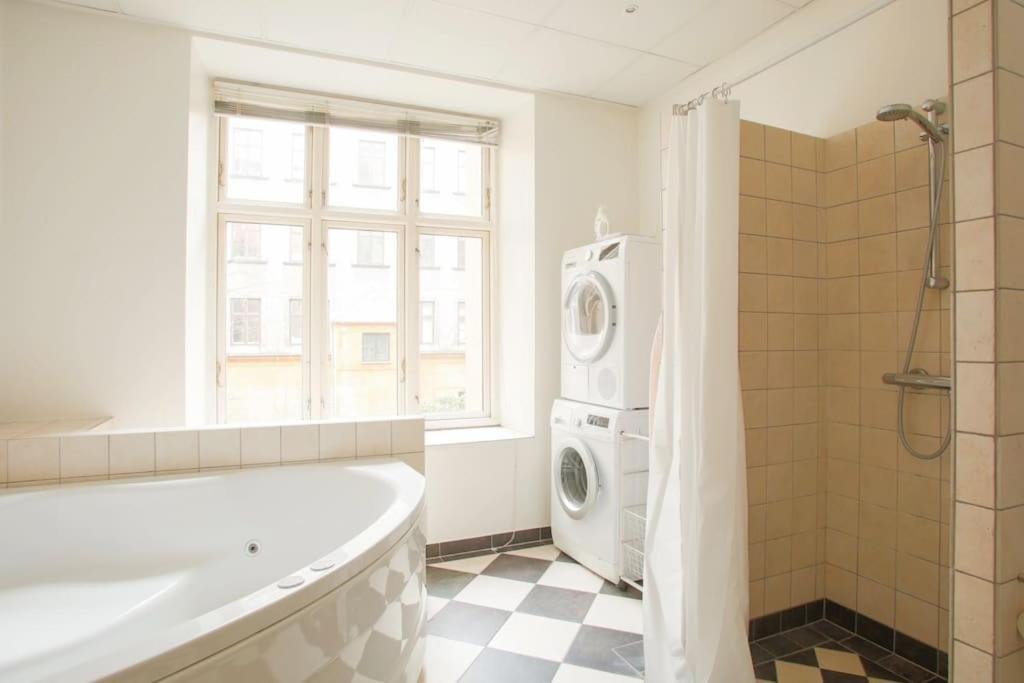 Large & Bright 3Br Apartment W Whirlpool Near Metro København Eksteriør bilde