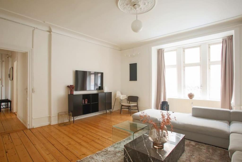 Large & Bright 3Br Apartment W Whirlpool Near Metro København Eksteriør bilde